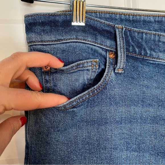 Gap Denim Girlfriend Raw Hem Blue Jeans Size 30 in Dark Indigo - Picture 2 of 11